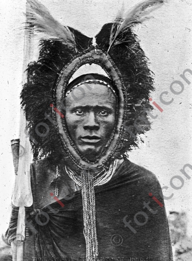 Kriegsschmuck der Maasai | War decorations of the Maasai - Foto foticon-simon-192-063-sw.jpg | foticon.de - Bilddatenbank für Motive aus Geschichte und Kultur
